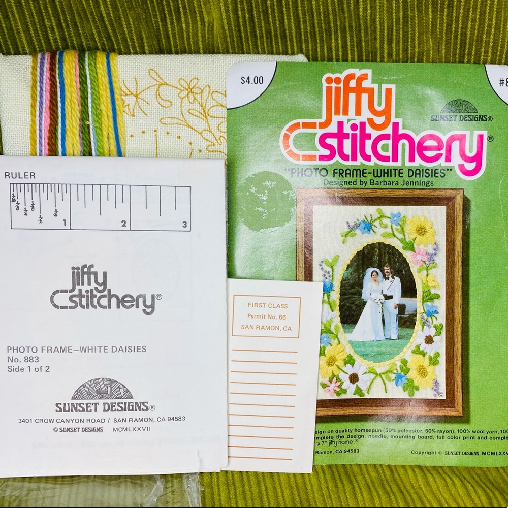 Vintage Jiffy Stitchery White Daisies Embroidery photo frame kit complete
